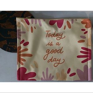 🍊NWOT Zippered Makeup Bag/Clutch